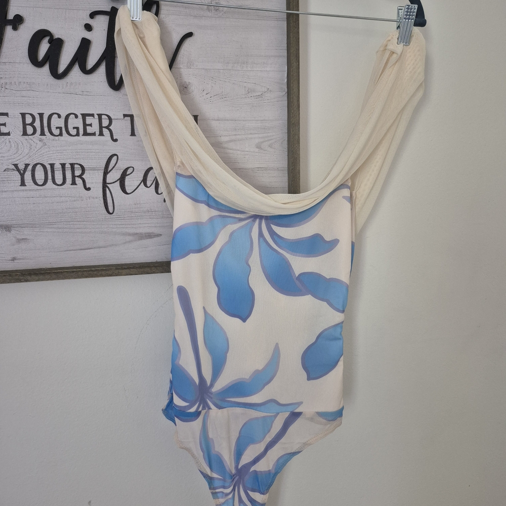 Elegant Blue and Cream Floral Bodysuit - Picture 10 of 11